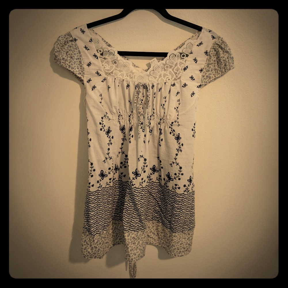 Dainty Top with Lace